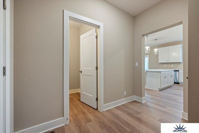 6914 Flint Drive, Papillion, NE 68046