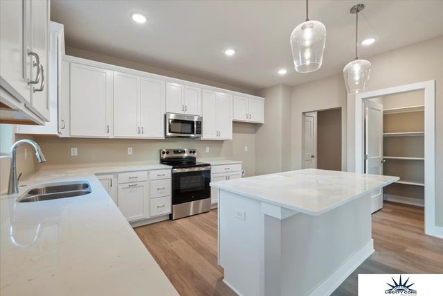 6914 Flint Drive, Papillion, NE 68046