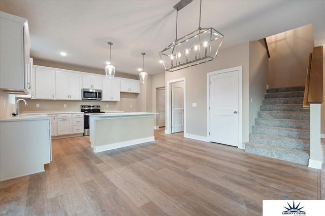 6914 Flint Drive, Papillion, NE 68046