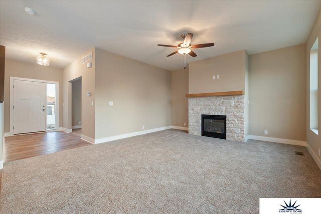 6914 Flint Drive, Papillion, NE 68046