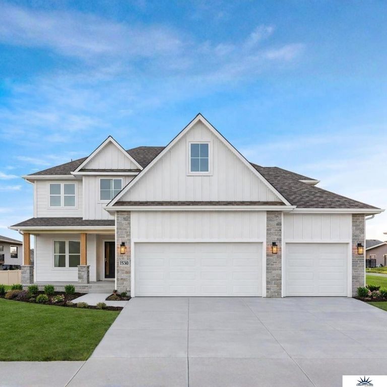 6914 Flint Drive, Papillion, NE 68046