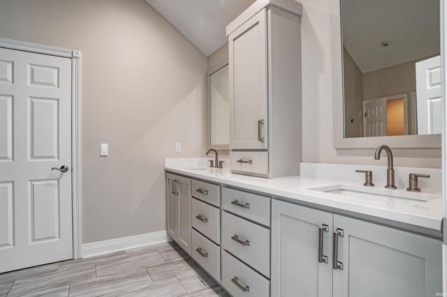 1521 Sycamore Hills Drive, Fort Wayne, IN 46814