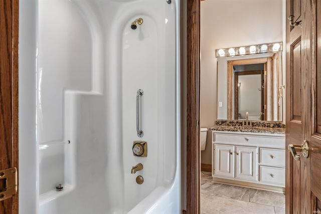 1521 Sycamore Hills Drive, Fort Wayne, IN 46814