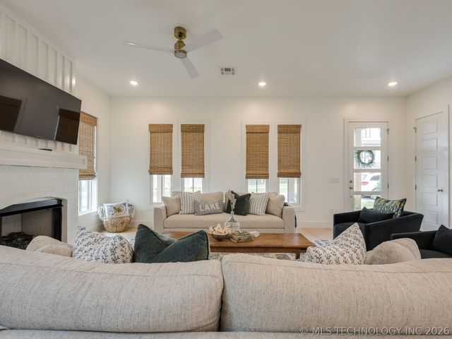 44 Ramble Along Road, Carlton Landing, OK 74432