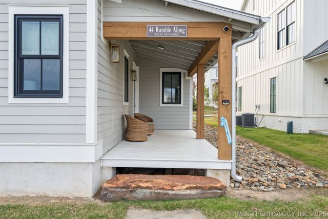 44 Ramble Along Road, Carlton Landing, OK 74432