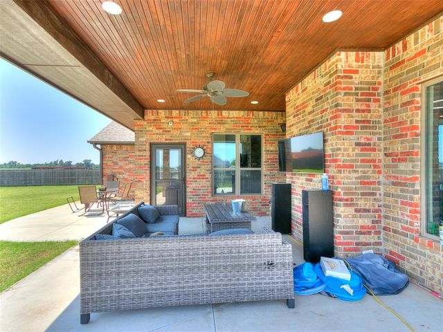 1330 E Silver City Road, Tuttle, OK 73089