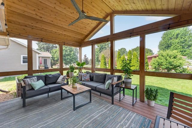 716 Holy Cross Way, Madison, WI 53704