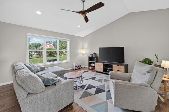 716 Holy Cross Way, Madison, WI 53704