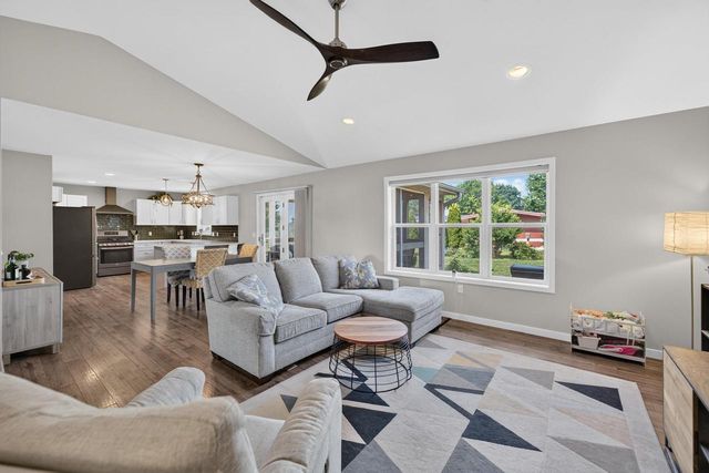 716 Holy Cross Way, Madison, WI 53704