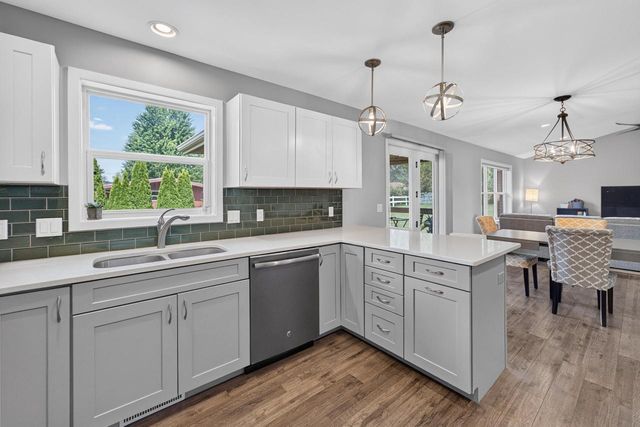 716 Holy Cross Way, Madison, WI 53704