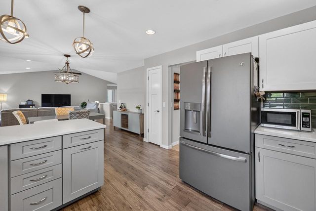 716 Holy Cross Way, Madison, WI 53704