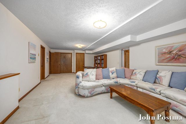 2200 Northridge Drive NE, Grand Rapids, MI 49525