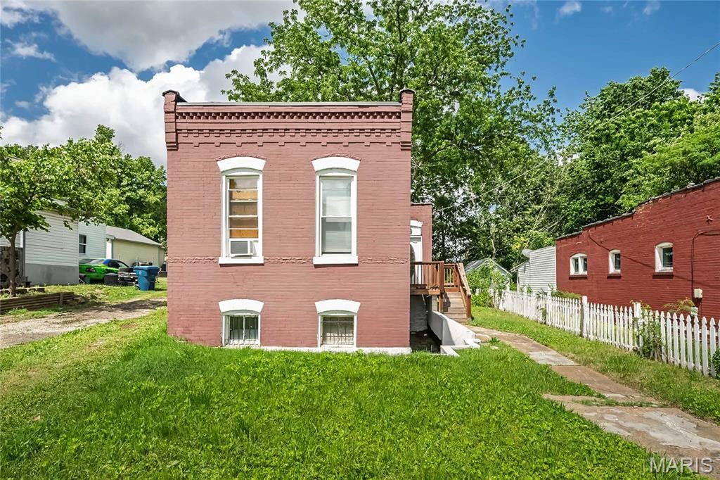 211 Weiss Avenue, St Louis, MO 63125