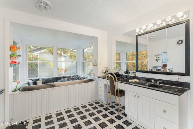 668 Raccoon Valley Rd, Maynardville, TN 37807