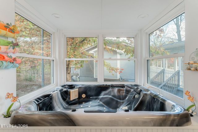 668 Raccoon Valley Rd, Maynardville, TN 37807