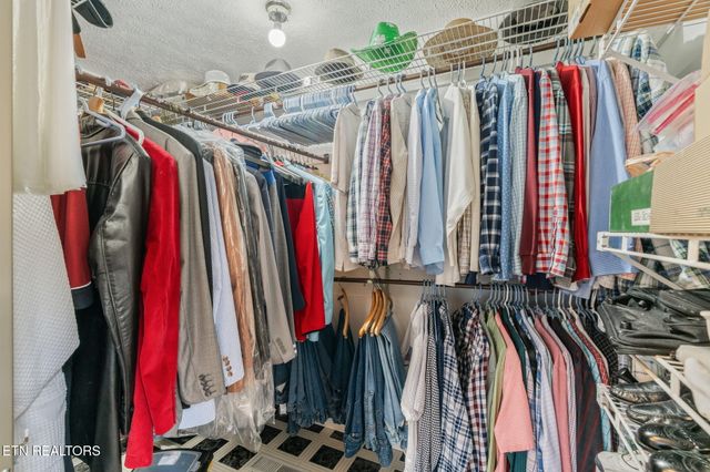 668 Raccoon Valley Rd, Maynardville, TN 37807