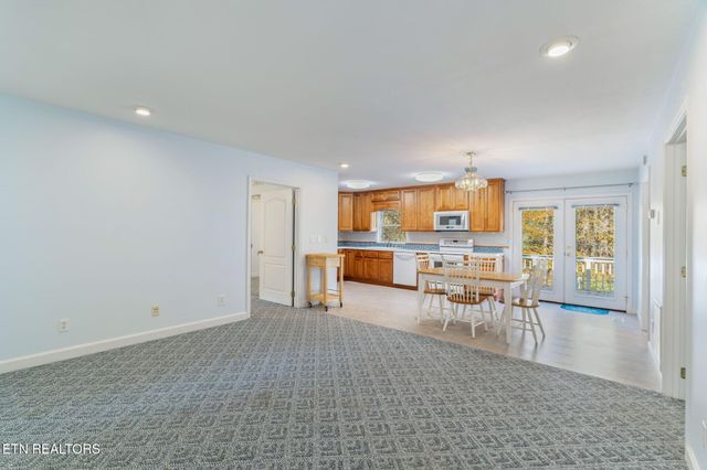 668 Raccoon Valley Rd, Maynardville, TN 37807