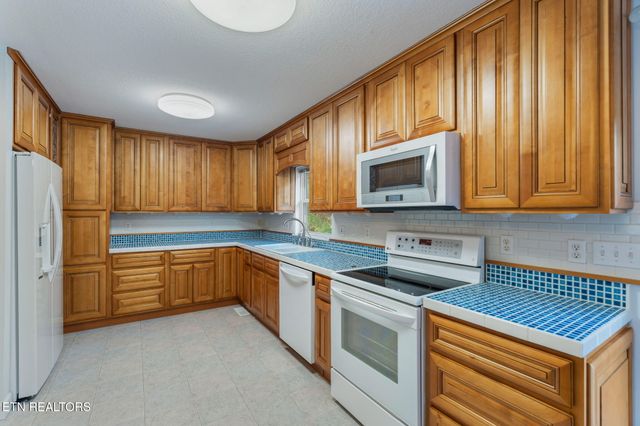 668 Raccoon Valley Rd, Maynardville, TN 37807