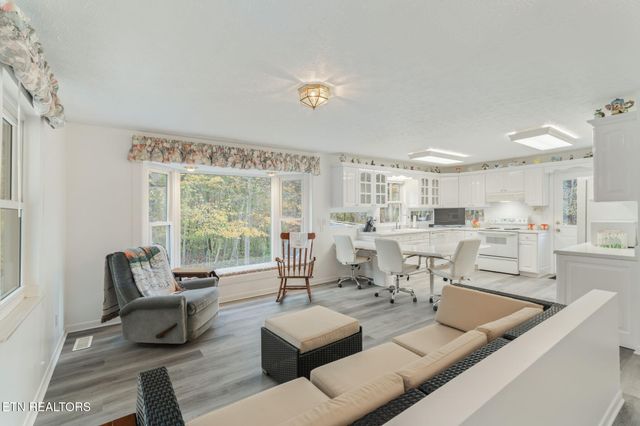 668 Raccoon Valley Rd, Maynardville, TN 37807