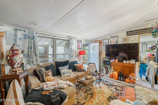 668 Raccoon Valley Rd, Maynardville, TN 37807