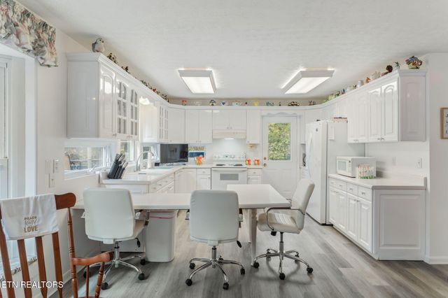 668 Raccoon Valley Rd, Maynardville, TN 37807