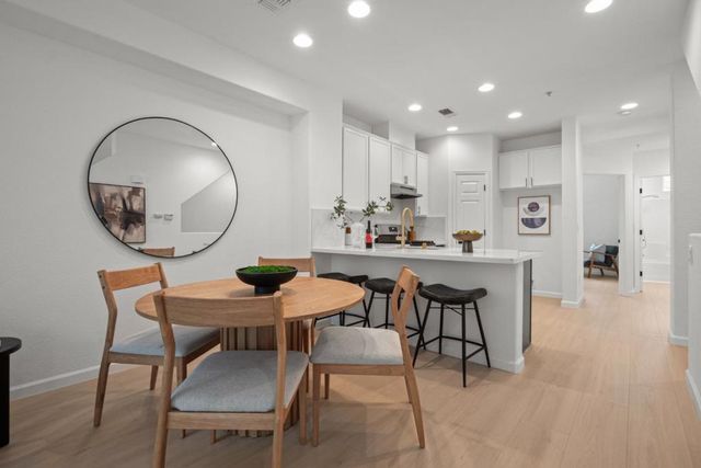 728 City Walk Place 4, Hayward, CA 94541