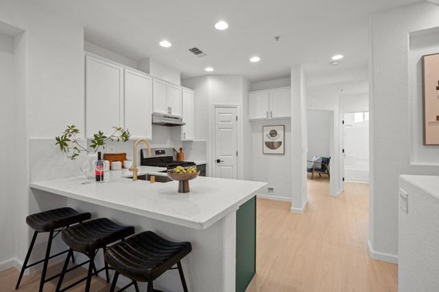 728 City Walk Place 4, Hayward, CA 94541
