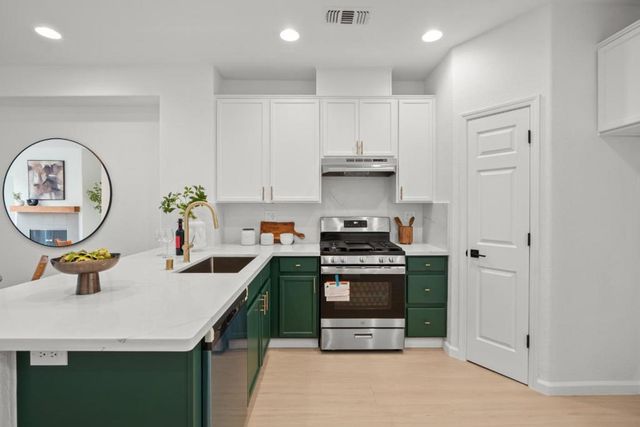 728 City Walk Place 4, Hayward, CA 94541