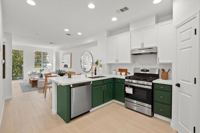 728 City Walk Place 4, Hayward, CA 94541