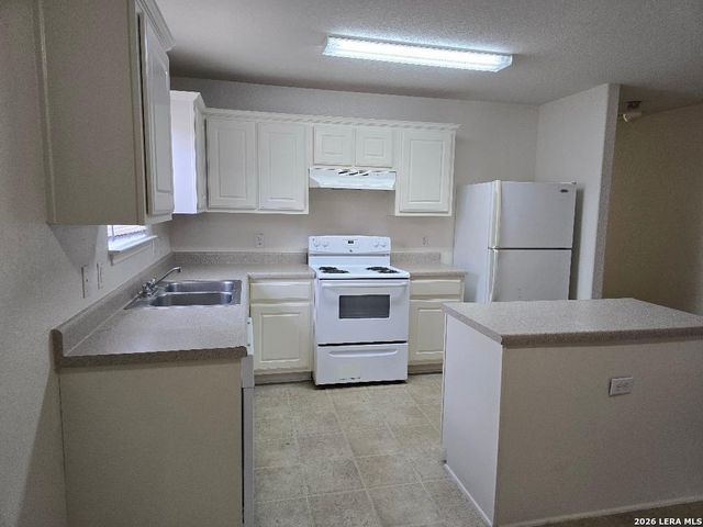 11207 COUNTRY CANYON, San Antonio, TX 78252