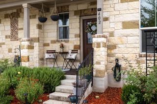 402 Crater Lake DR, Pflugerville, TX 78660