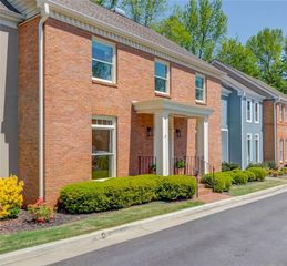 1038 HUNTCLIFF, Sandy Springs, GA 30350