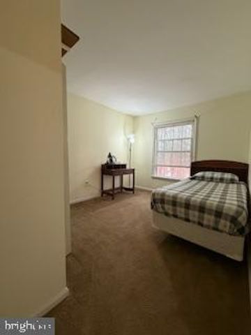 11598 OVERLEIGH DR, Woodbridge, VA 22192