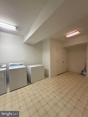 11598 OVERLEIGH DR, Woodbridge, VA 22192