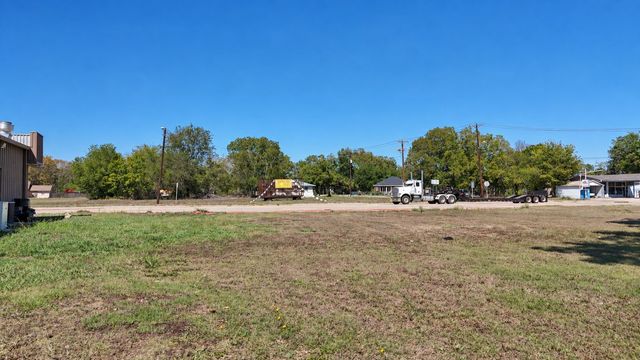 305 NW 2nd Street, Kerens, TX 75144