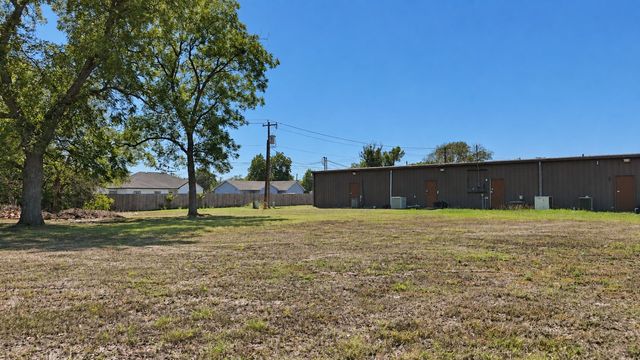 305 NW 2nd Street, Kerens, TX 75144
