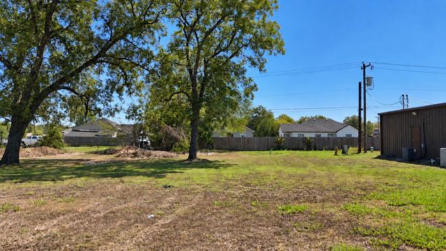 305 NW 2nd Street, Kerens, TX 75144