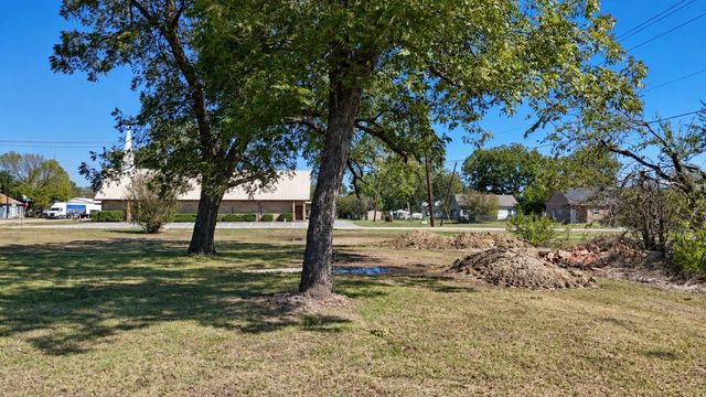 305 NW 2nd Street, Kerens, TX 75144