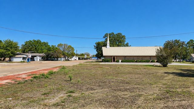 305 NW 2nd Street, Kerens, TX 75144