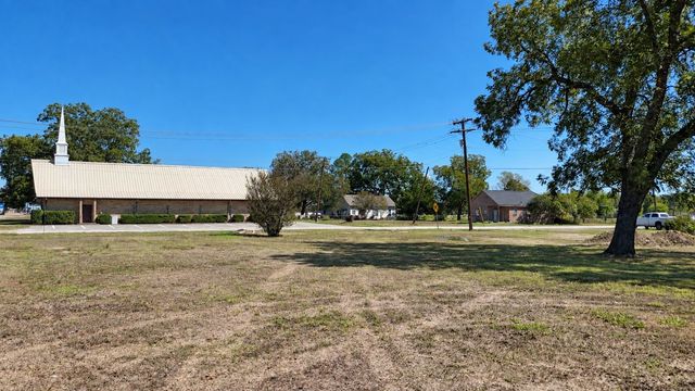 305 NW 2nd Street, Kerens, TX 75144