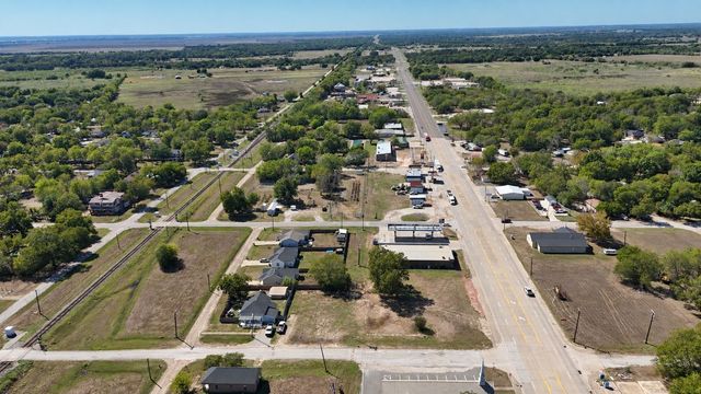 305 NW 2nd Street, Kerens, TX 75144