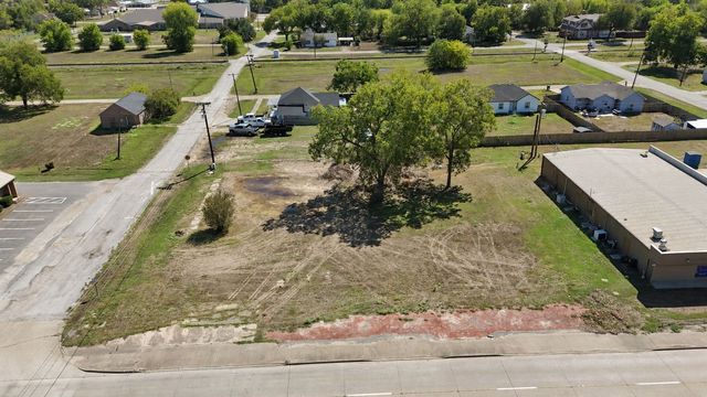 305 NW 2nd Street, Kerens, TX 75144
