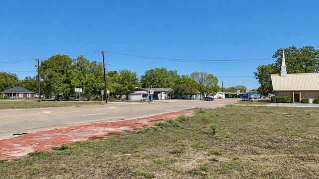 305 NW 2nd Street, Kerens, TX 75144
