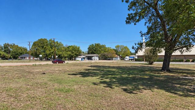 305 NW 2nd Street, Kerens, TX 75144