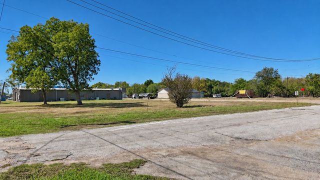 305 NW 2nd Street, Kerens, TX 75144