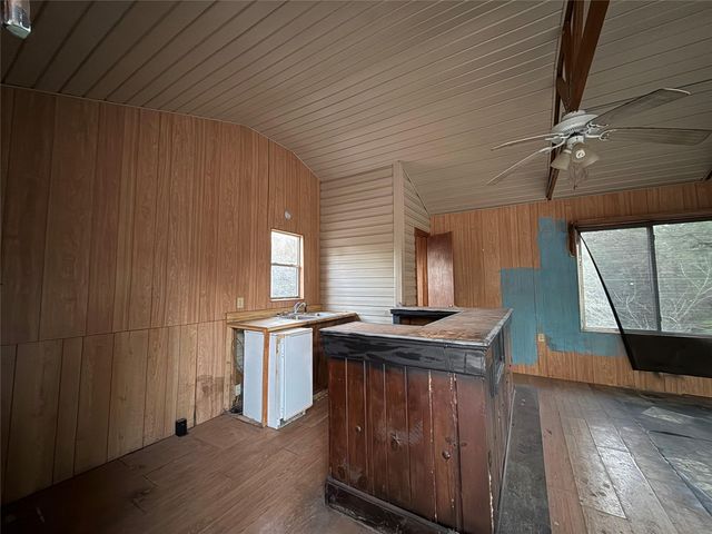 669 County Road 1245, Warren, TX 77664