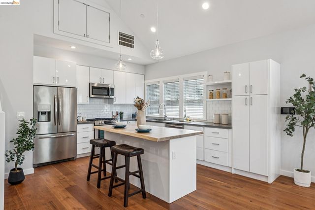 3424 Richmond Blvd, Oakland, CA 94611