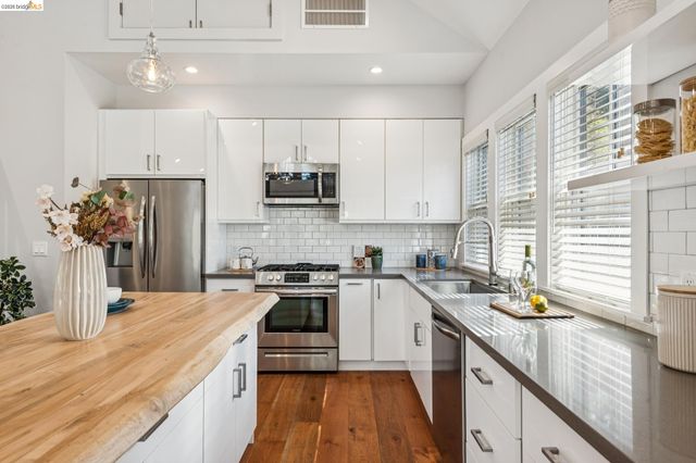 3424 Richmond Blvd, Oakland, CA 94611