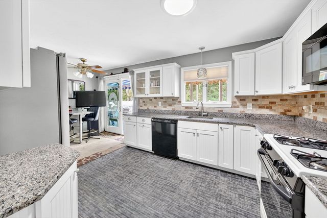 4 Lincoln Dr, Fairhaven, MA 02719