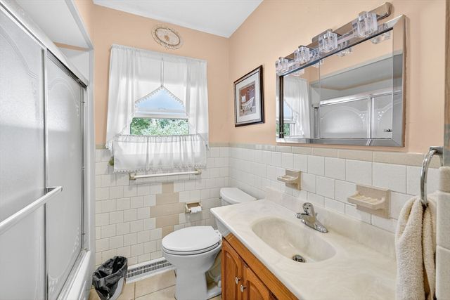 4 Lincoln Dr, Fairhaven, MA 02719